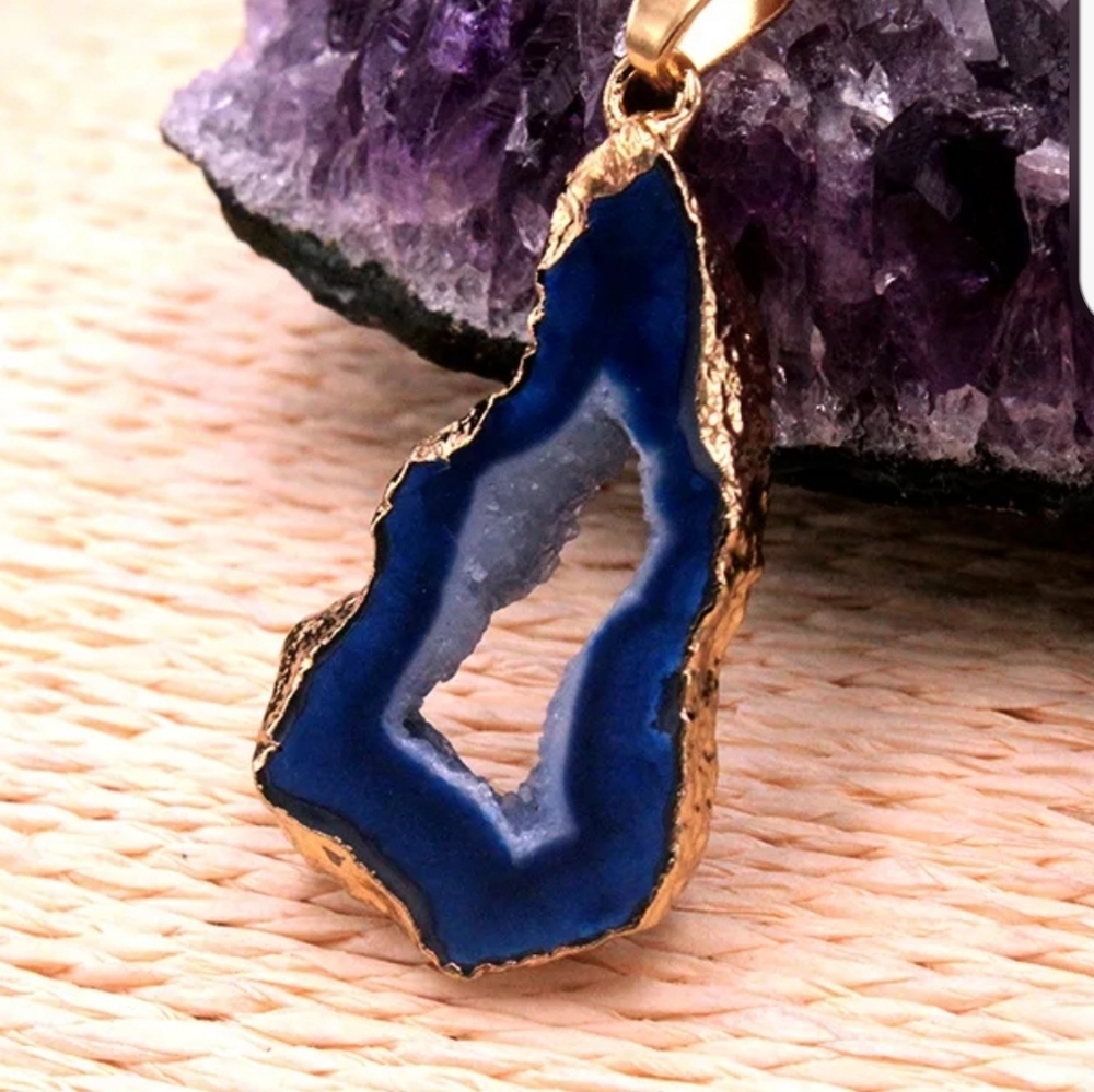 Natural Druzy Geode Stone Pendant Necklace~ Blue